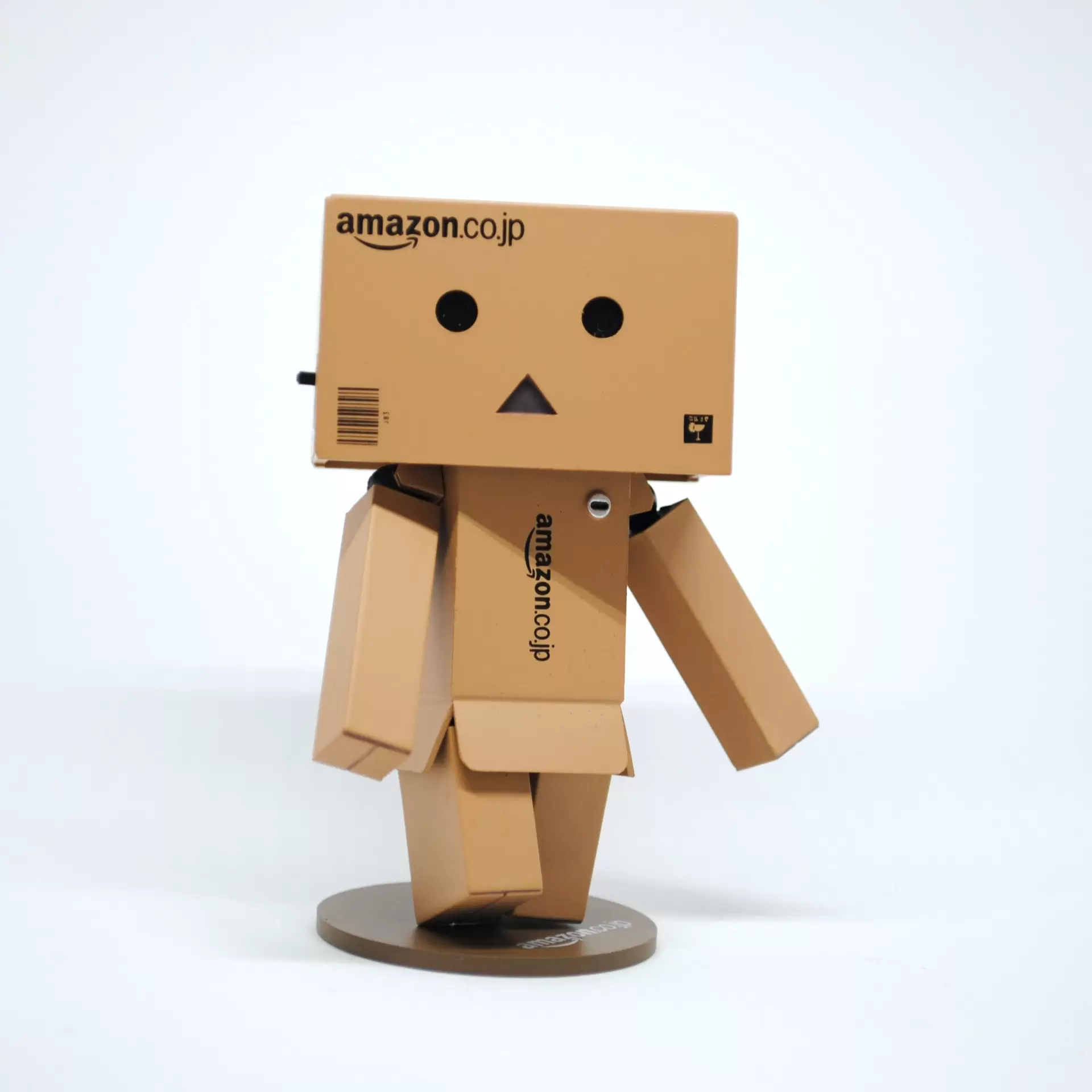 Le robot d'IA comme symbole de l'optimisation des conversions gr&acirc;ce &agrave; l'IA chez Amazon
