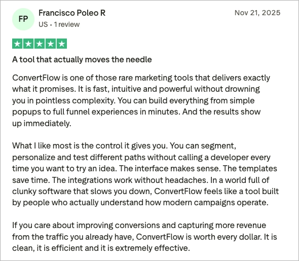 Pozytywna recenzja użytkownika ConvertFlow, podkreślająca elastyczność lejka, opcje personalizacji i silny wpływ na konwersję.