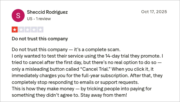 Negatywna opinia użytkownika Leadpages opisująca problemy z anulowaniem okresu próbnego, nieoczekiwanymi opłatami i brakiem responsywnej obsługi klienta.